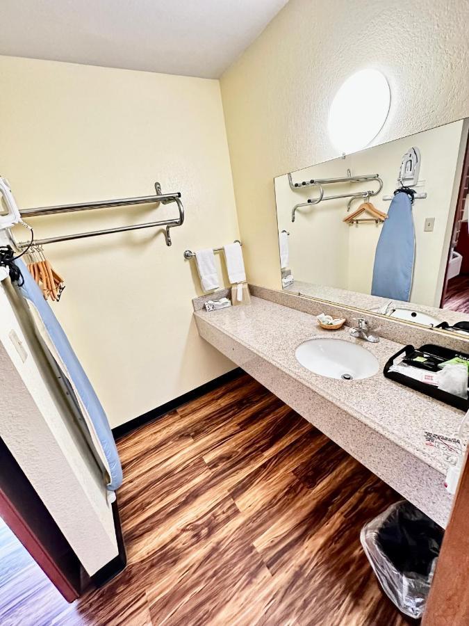 Regency Inn Iola Extérieur photo