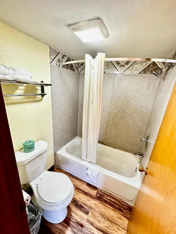 Regency Inn Iola Extérieur photo