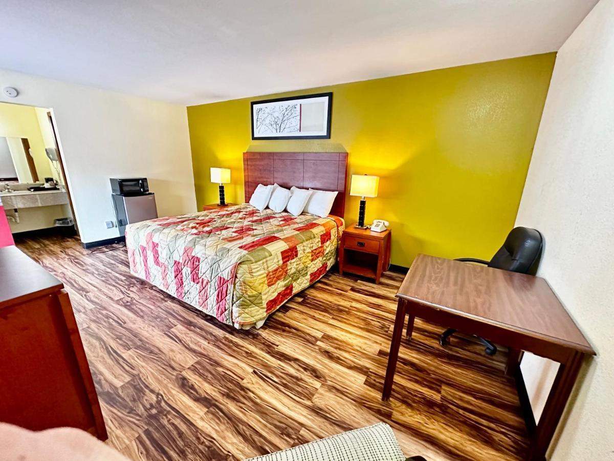 Regency Inn Iola Extérieur photo