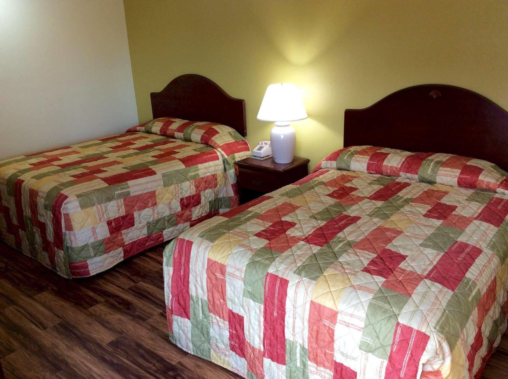 Regency Inn Iola Extérieur photo